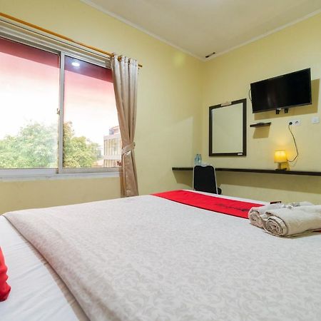 Reddoorz Near Tomang 2 Hotel Jakarta Ngoại thất bức ảnh