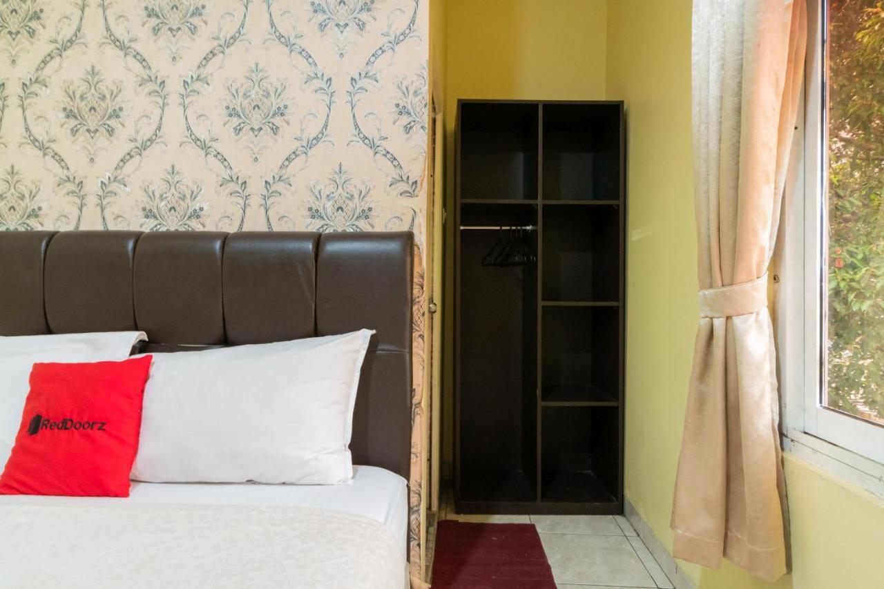 Reddoorz Near Tomang 2 Hotel Jakarta Ngoại thất bức ảnh