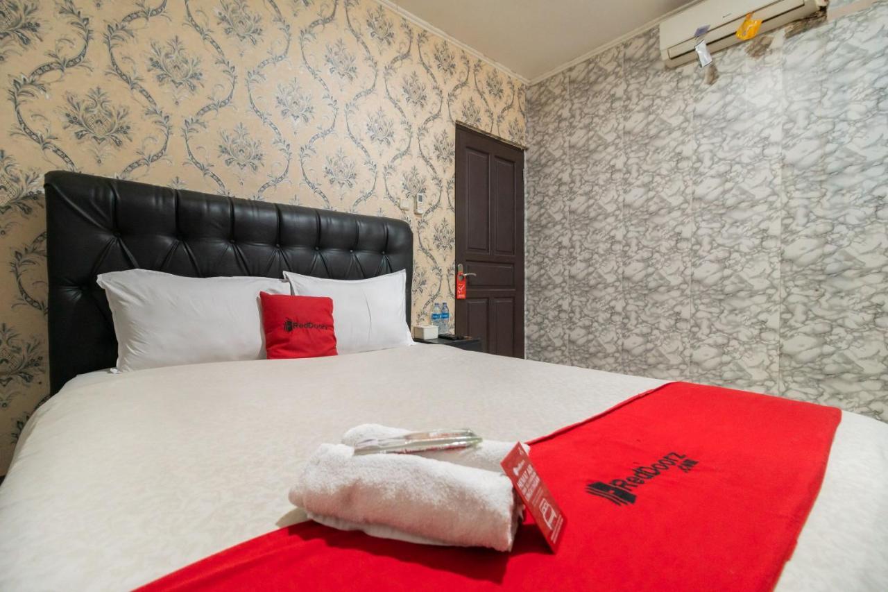 Reddoorz Near Tomang 2 Hotel Jakarta Ngoại thất bức ảnh