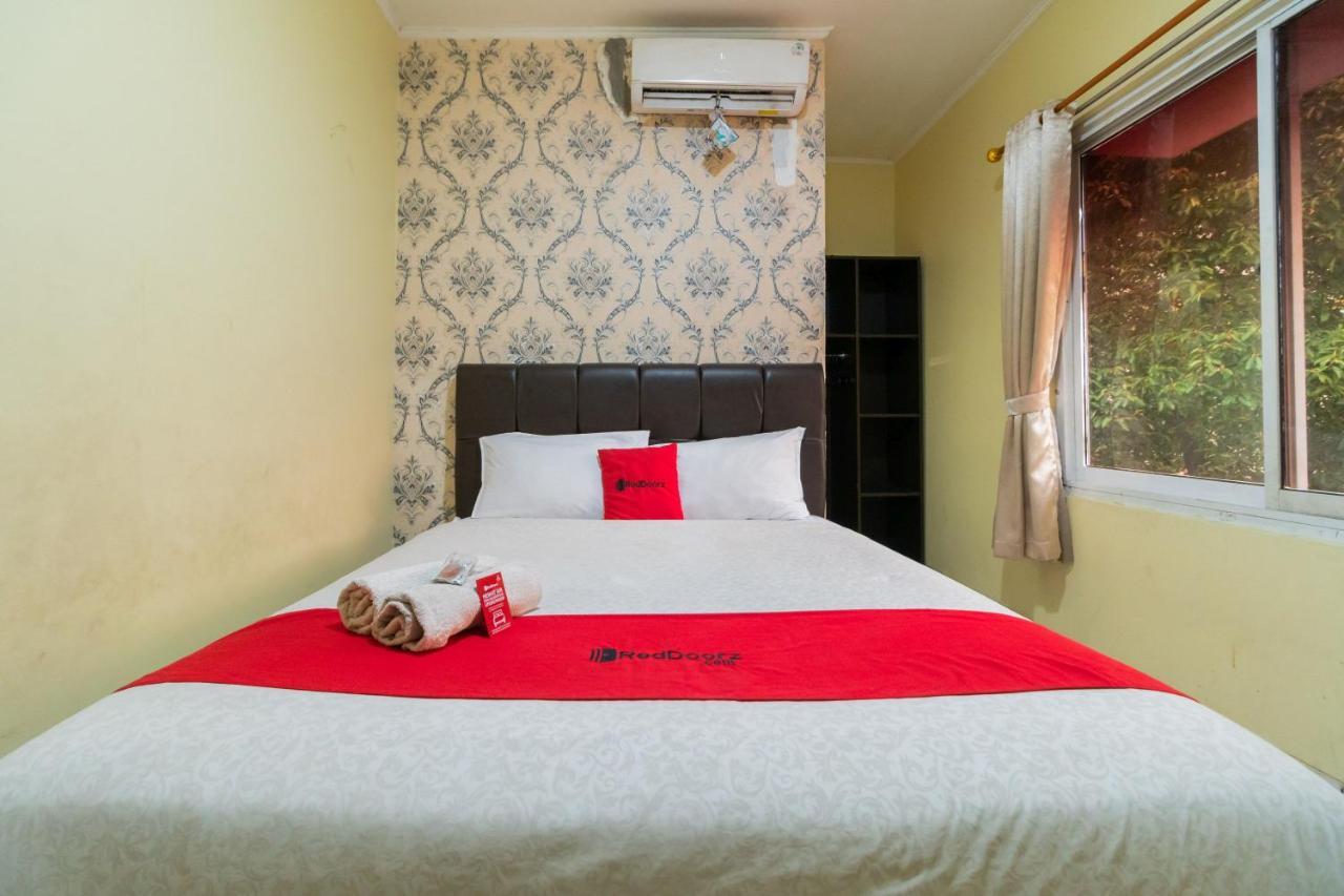 Reddoorz Near Tomang 2 Hotel Jakarta Ngoại thất bức ảnh