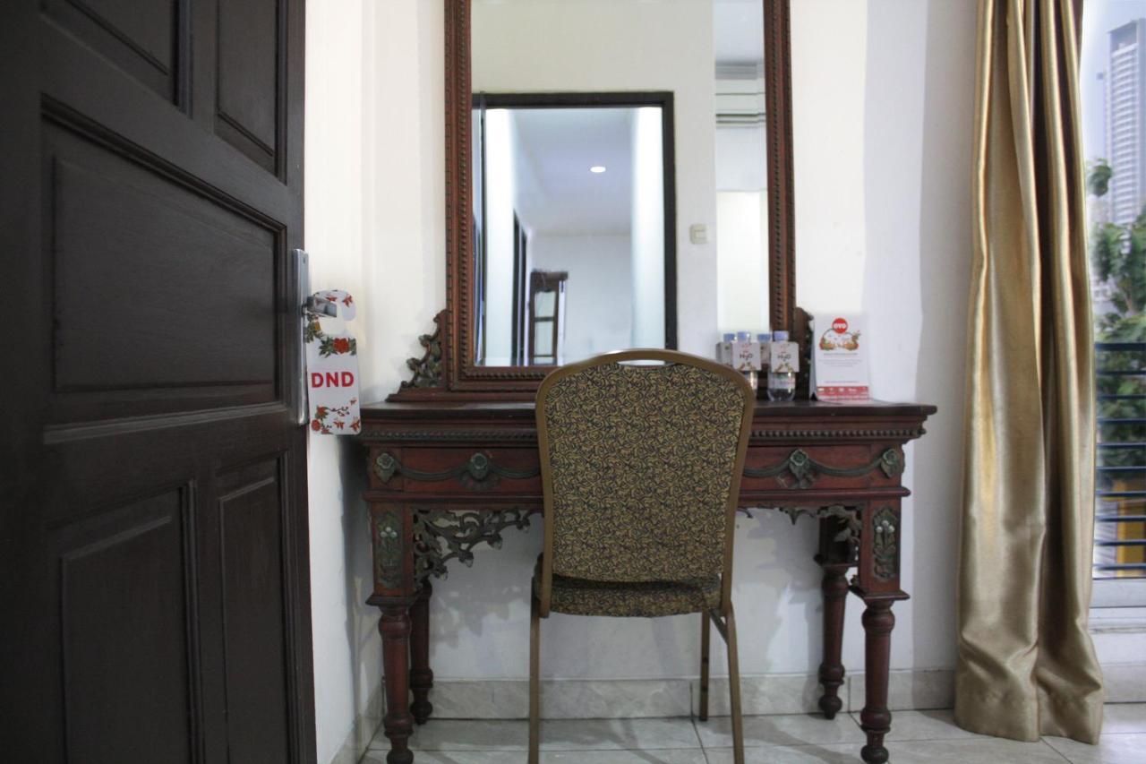 Reddoorz Near Tomang 2 Hotel Jakarta Ngoại thất bức ảnh